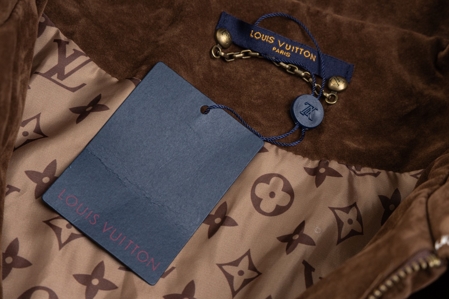 【LOUIS VUITTON  公式旗艦店】ルイヴィトン  ジャケット着ご好評に付き再入荷！241111