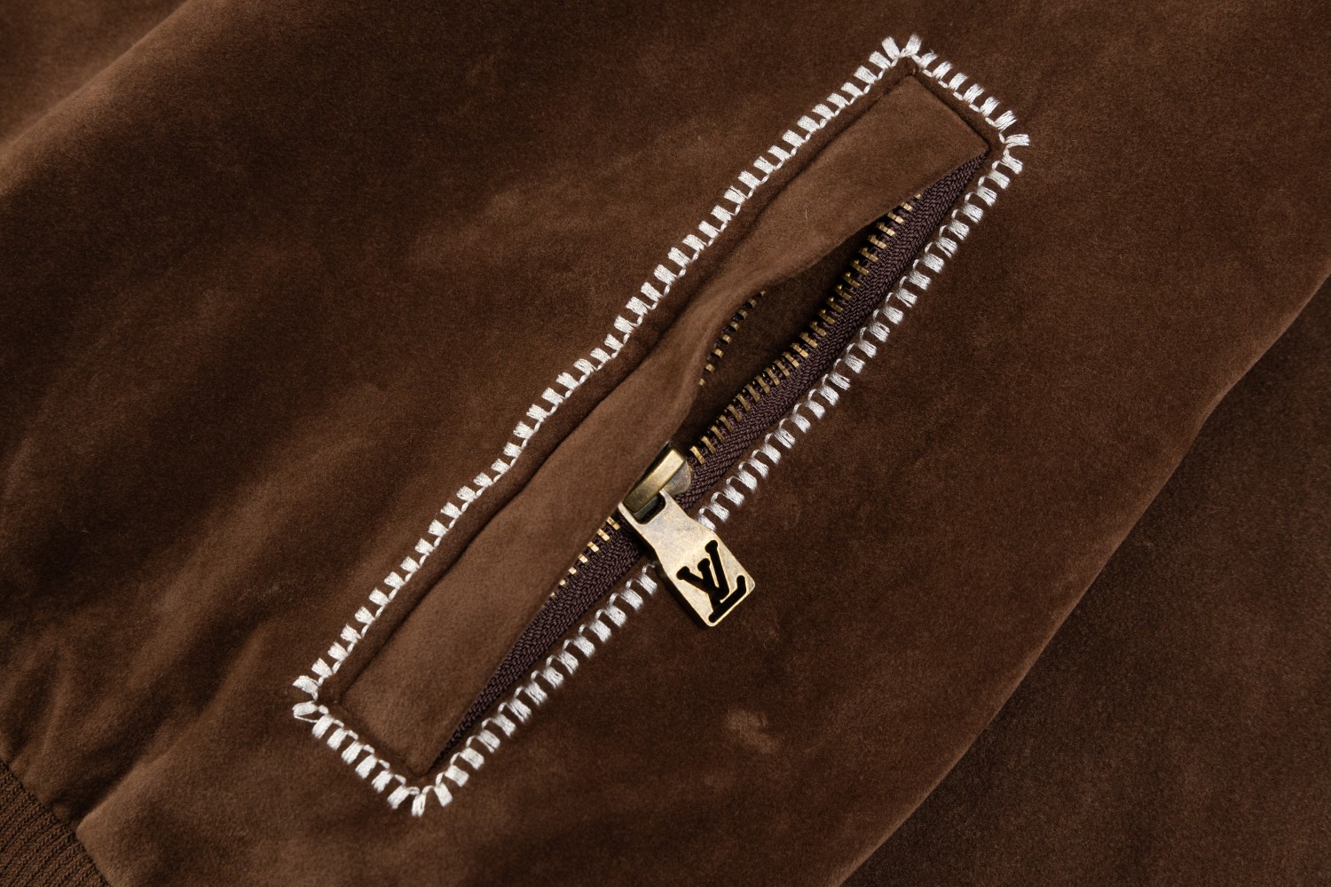 【LOUIS VUITTON  公式旗艦店】ルイヴィトン  ジャケット着ご好評に付き再入荷！241111