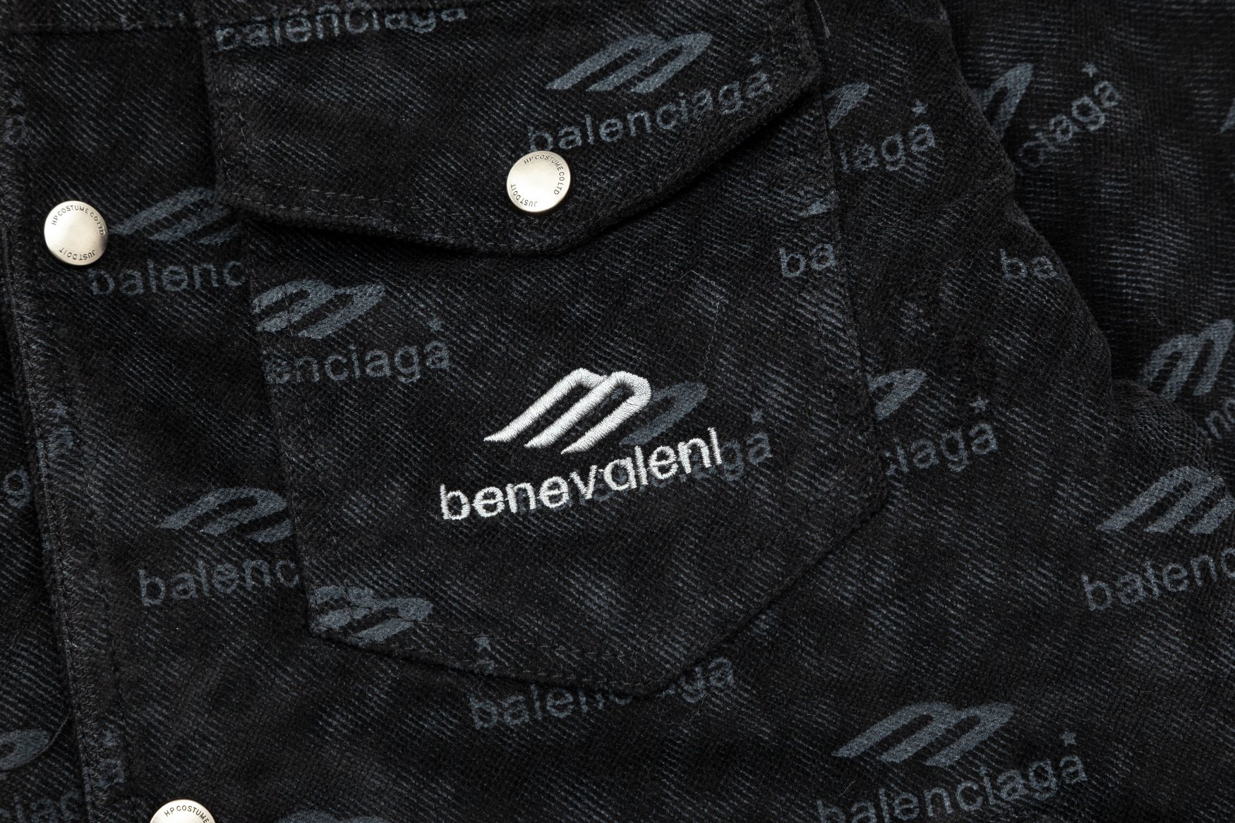 【BALENCIAGA  公式旗艦店】バレンシアガ    ジャケット着 好評に付き再入荷！241119