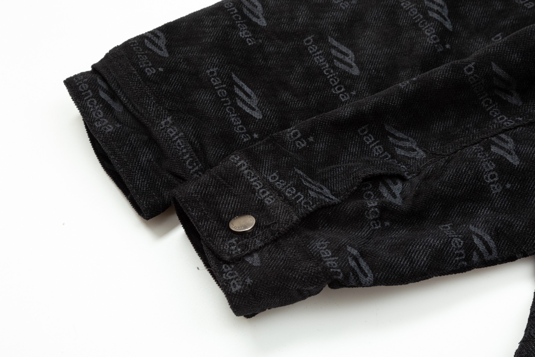 【BALENCIAGA  公式旗艦店】バレンシアガ    ジャケット着 好評に付き再入荷！241119