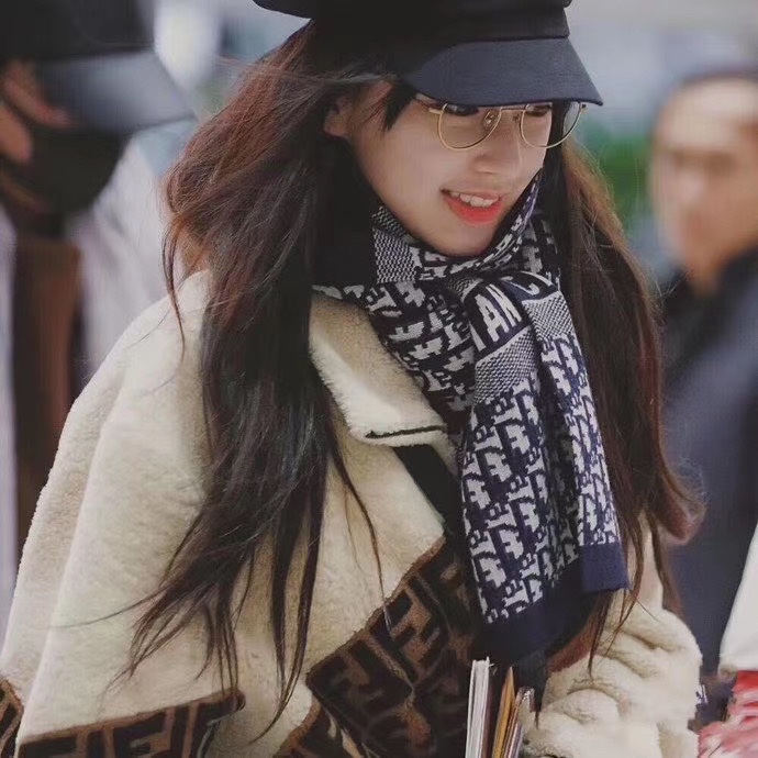 【2024】【DIOR ディオール 】オートクチュール ファッション トランジショナル カラー ロング ビアード スカーフ30*190CM