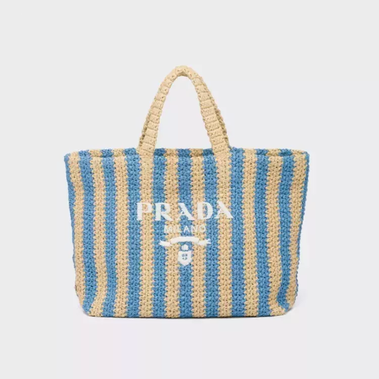 【2024】【PRADA】パリ限定！長澤まさみさん着用！夏らしいムードの大人気のラフィアトートバッグ！！