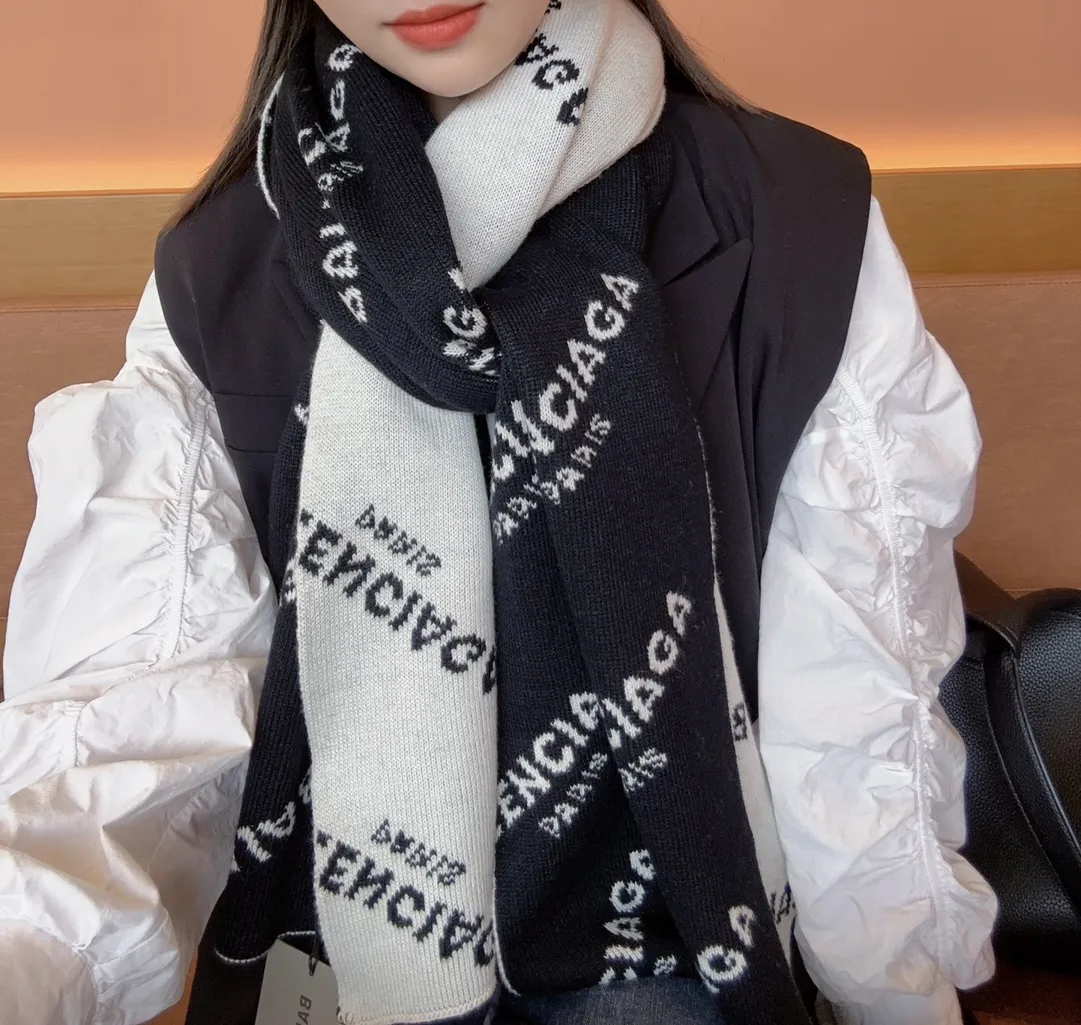 Balenciaga スカーフ