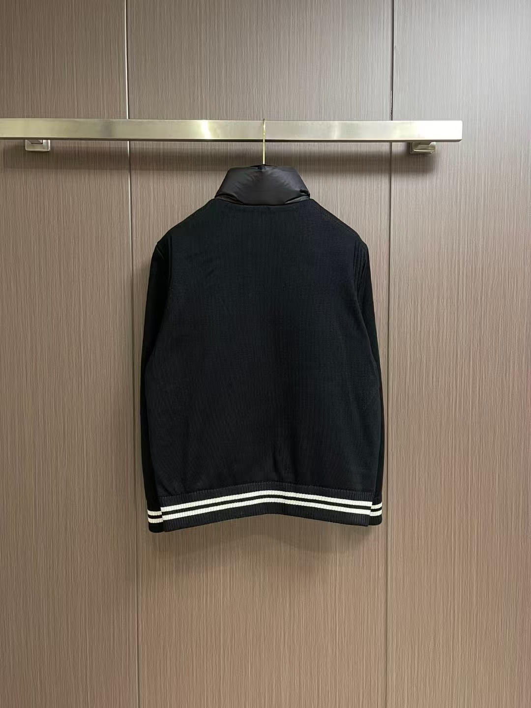 【MONCLER 公式旗艦店】モンクレール  ダウンジャケット好評に付き再入荷！ 241213