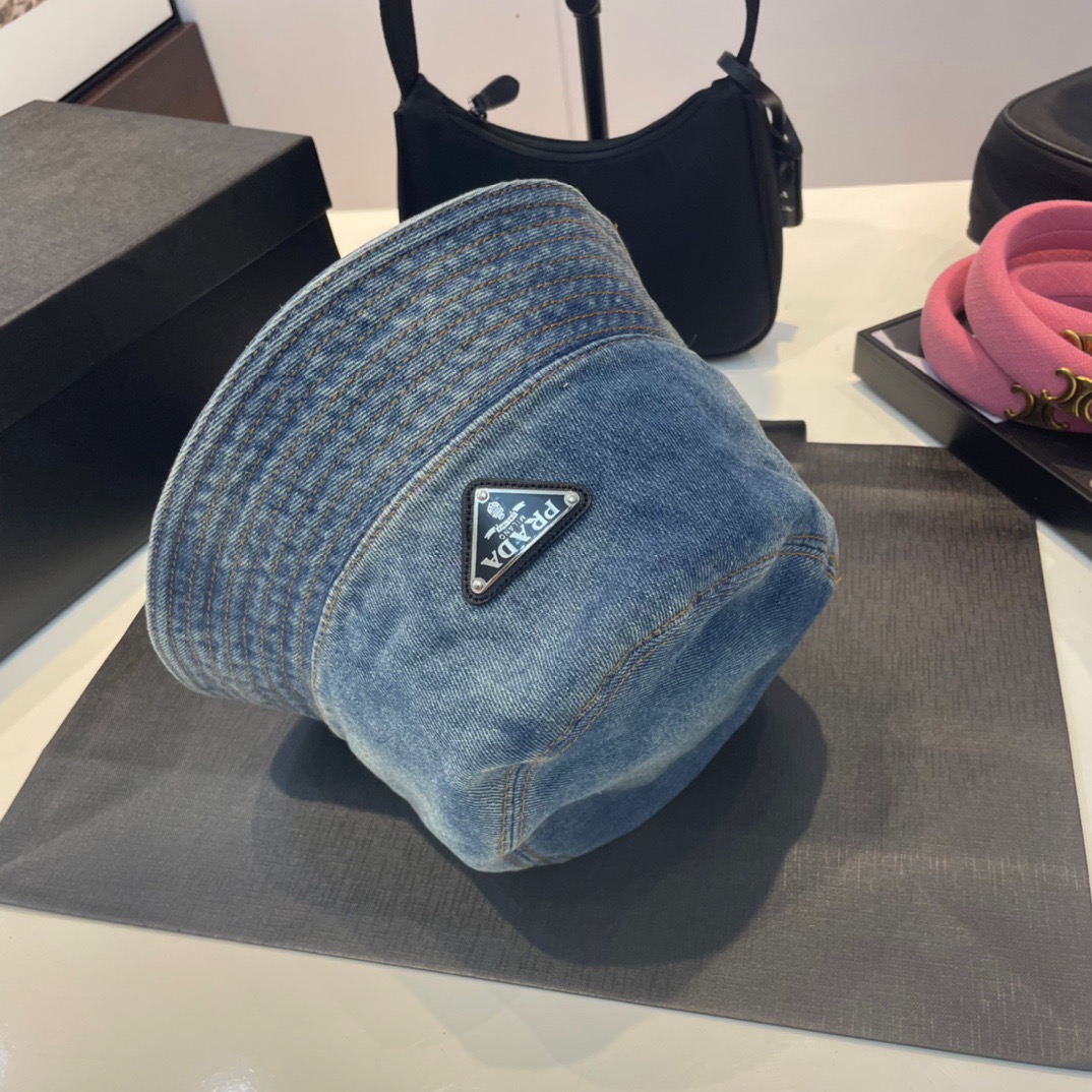 【2024】PRADA 春夏向けのタイダイデニムベースボールキャップとバケットハット【 割引のために帽子を 2 つ購入する】