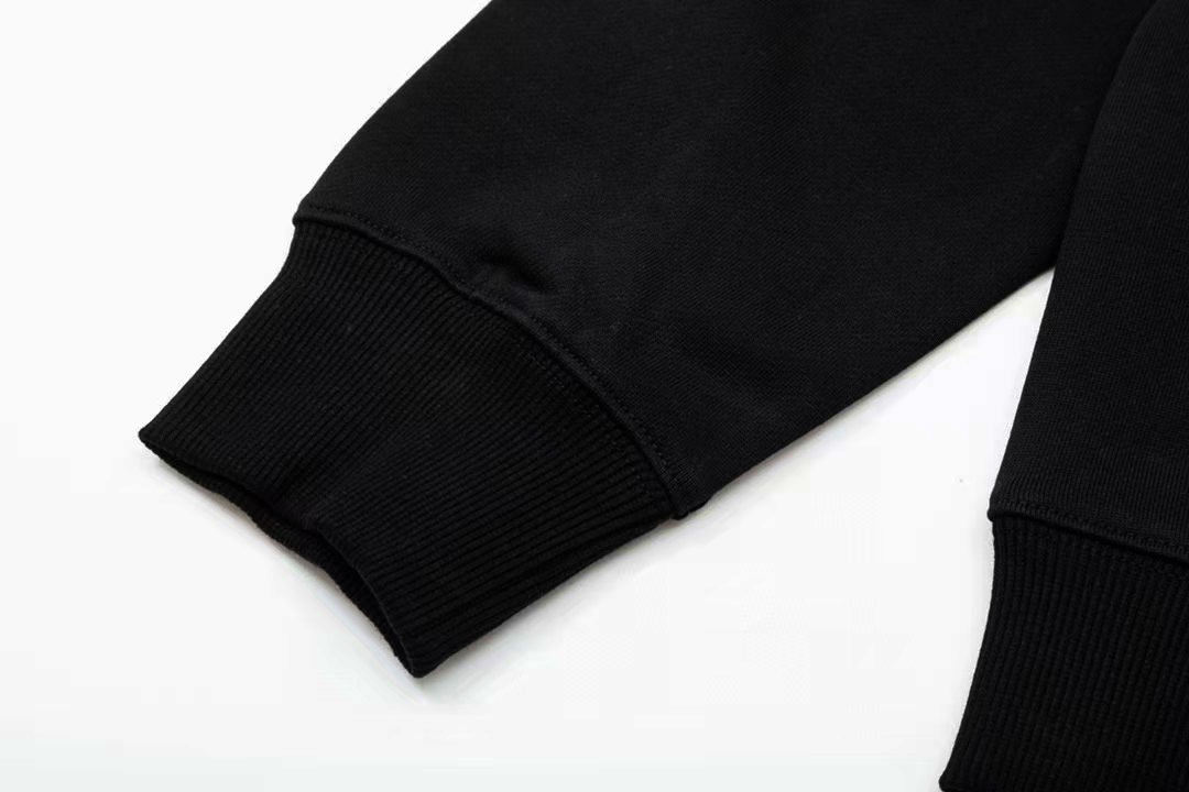 【GUCCI  公式旗艦店】グッチ 丸首の衛衣 スウェットご好評に付き再入荷！250110