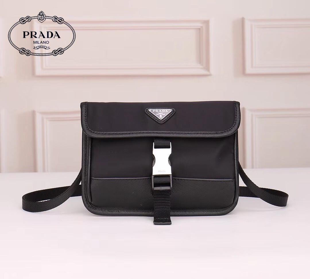 【PRADA  公式旗艦店】プラダ  斜めがけバッグ 当日出荷 好評に付き再入荷！21*16*5CM
