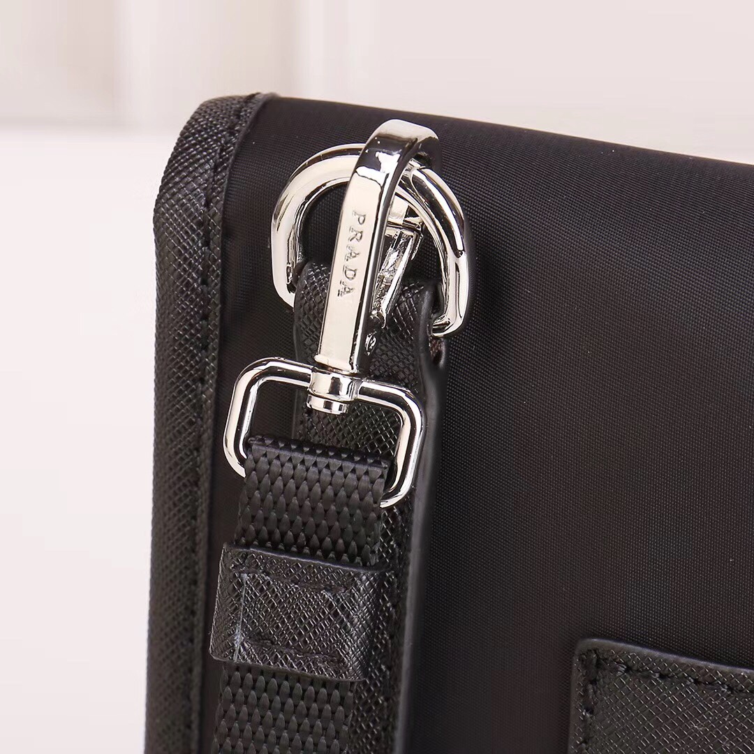 【PRADA  公式旗艦店】プラダ  斜めがけバッグ 当日出荷 好評に付き再入荷！21*16*5CM