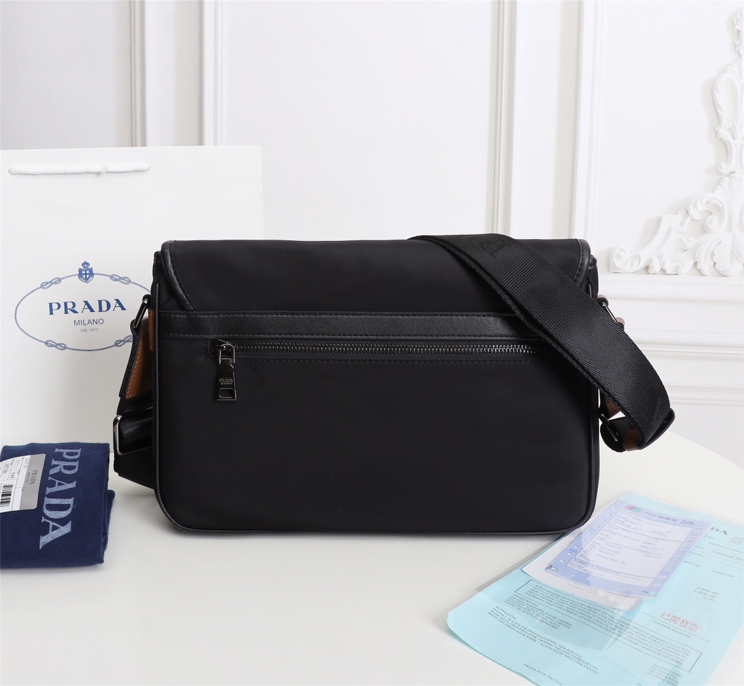 【PRADA  公式 旗艦店】プラダ  斜めがけバッグ 当日出荷 好評に付き再入荷！31*21*6CM