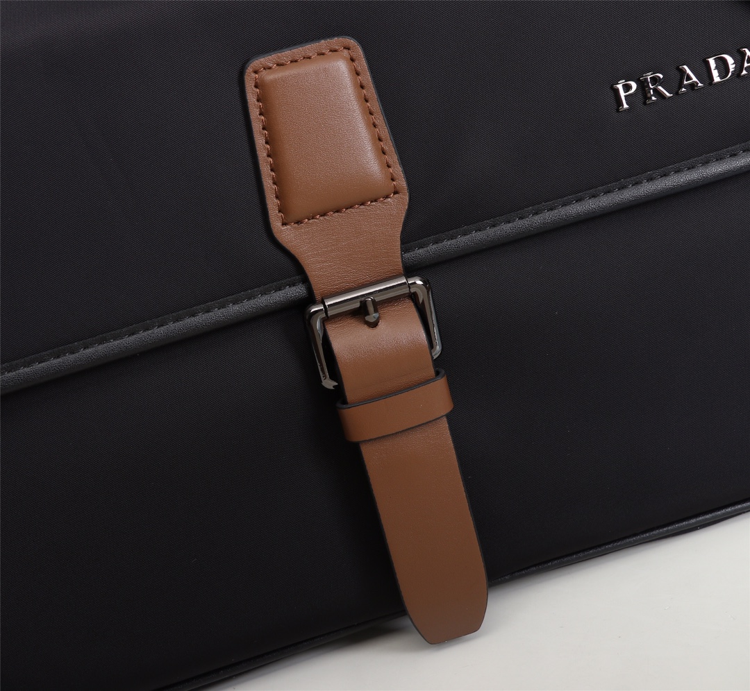 【PRADA  公式 旗艦店】プラダ  斜めがけバッグ 当日出荷 好評に付き再入荷！31*21*6CM