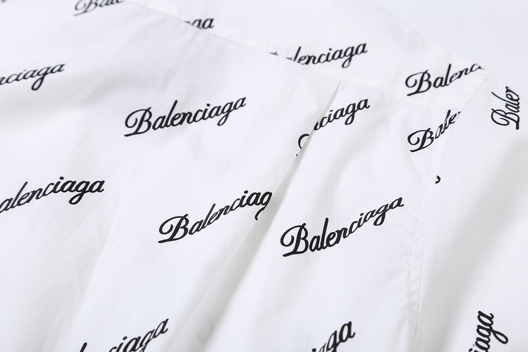 【BALENCIAGA  公式旗艦店】バレンシアガ 半袖シャツご好評に付き再入荷！