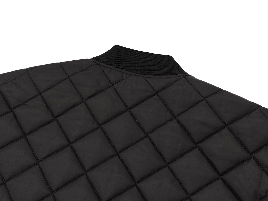 【BURBERRY  公式旗艦店】バーバリー   ジャケット着 好評に付き再入荷！241112