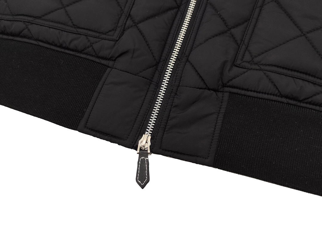 【BURBERRY  公式旗艦店】バーバリー   ジャケット着 好評に付き再入荷！241112