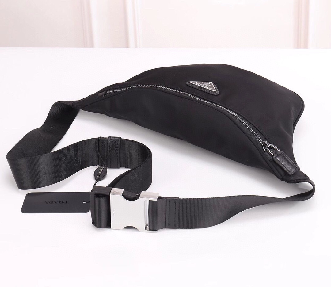 【PRADA  公式旗艦店】プラダ  ウエストポーチ 当日出荷 好評に付き再入荷！30*17*6CM