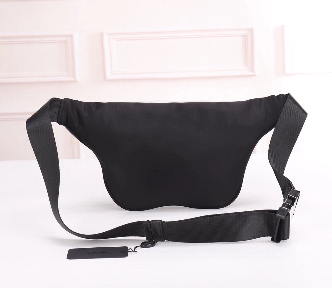 【PRADA  公式旗艦店】プラダ  ウエストポーチ 当日出荷 好評に付き再入荷！30*17*6CM
