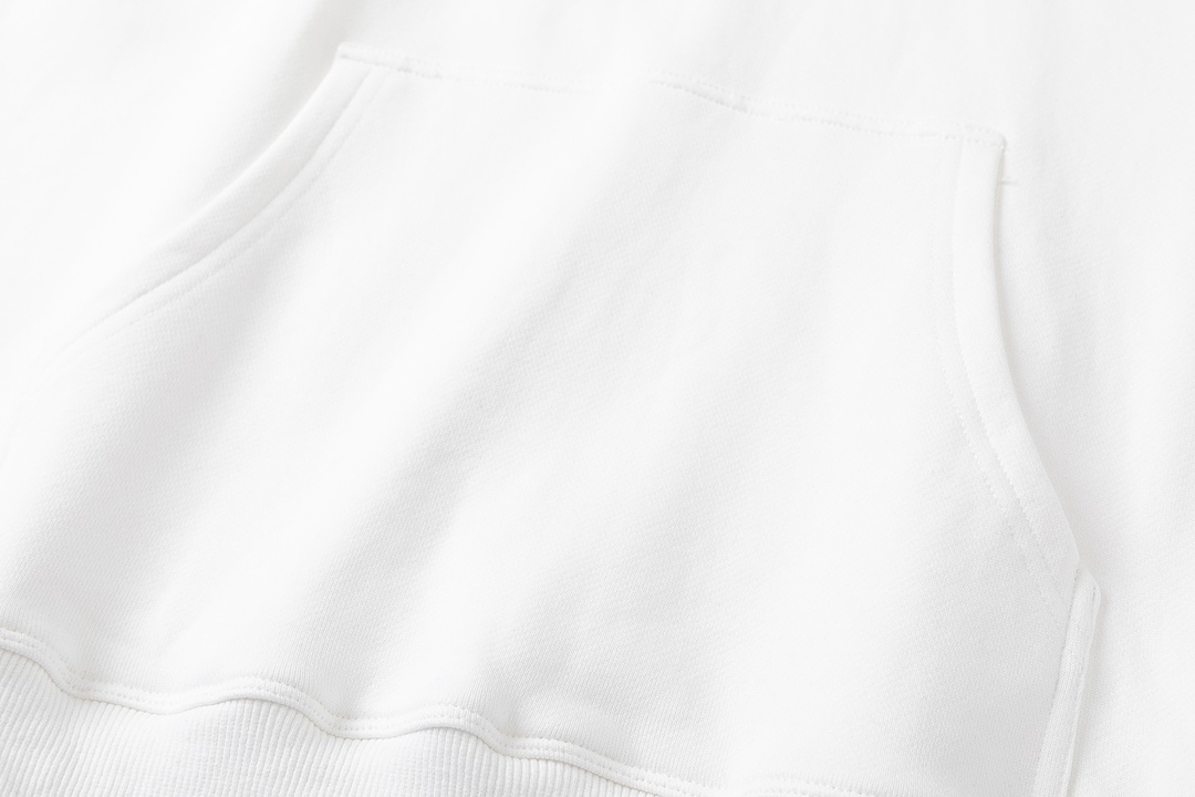 【BURBERRY  公式旗艦店】バーバリー パーカースウェットご好評に付き再入荷！