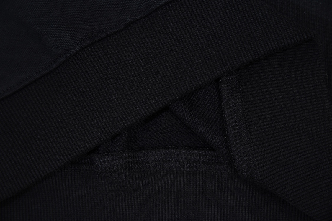 【GUCCI  公式旗艦店】グッチ 丸首の衛衣 スウェットご好評に付き再入荷 240902