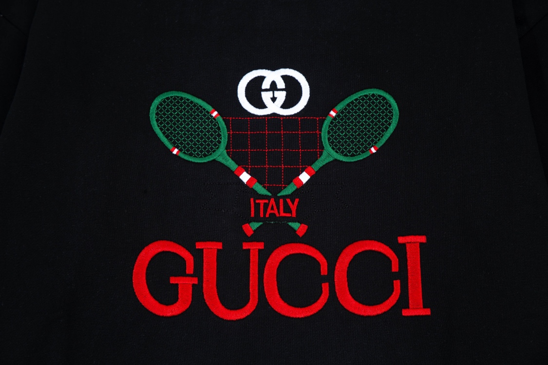 【GUCCI  公式旗艦店】グッチ 丸首の衛衣 スウェットご好評に付き再入荷 240902