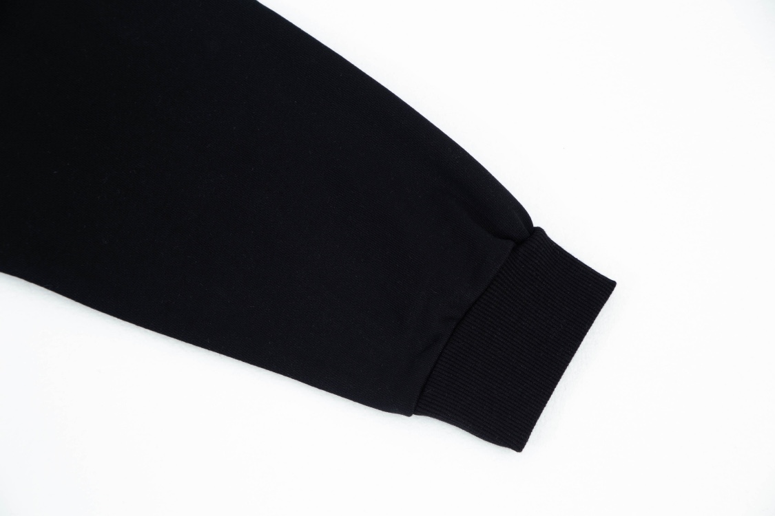 【GUCCI  公式旗艦店】グッチ 丸首の衛衣 スウェットご好評に付き再入荷 240902