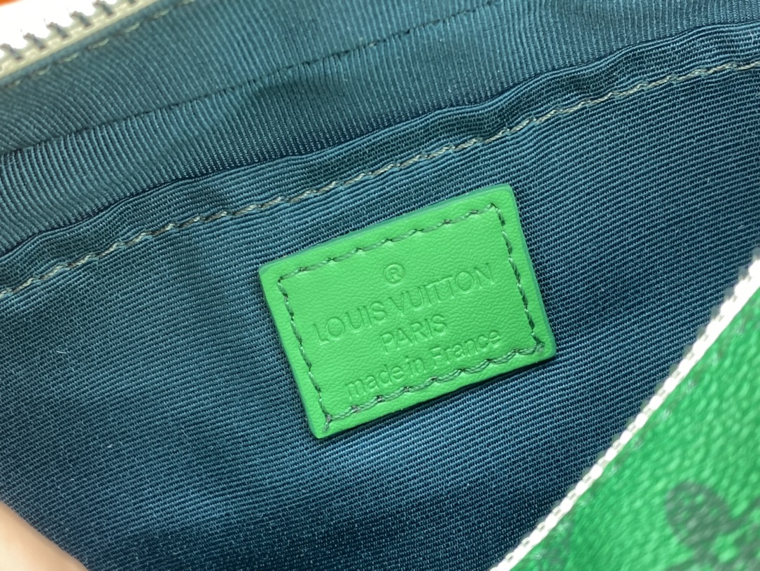 【LOUIS VUITTON 公式旗艦店】ルイヴィトン  斜めがけバッグ当日出荷 好評に付き再入荷！18.5*13*8CM