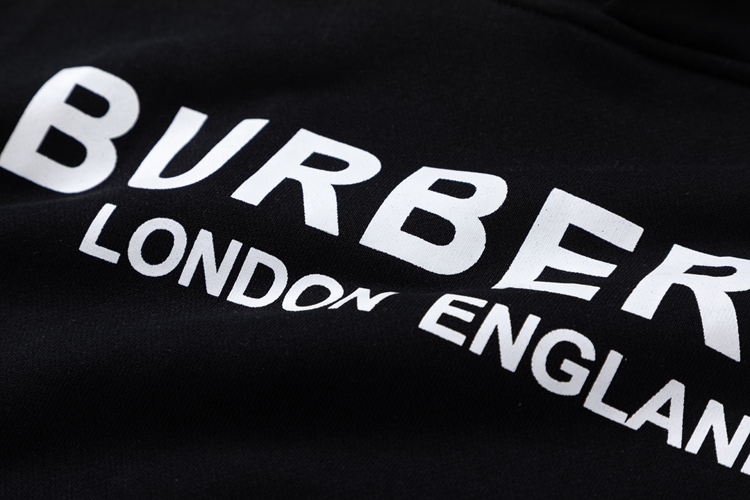 【BURBERRY  公式旗艦店】バーバリー パーカースウェットご好評に付き再入荷 240805