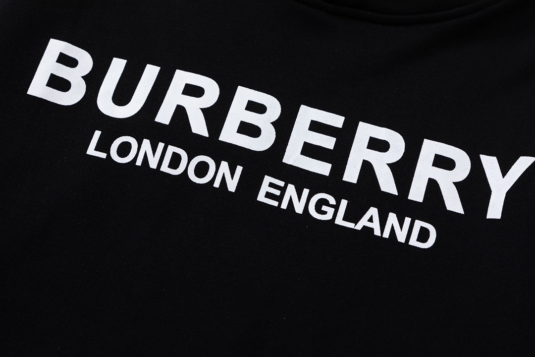 【BURBERRY  公式旗艦店】バーバリー パーカースウェットご好評に付き再入荷 240805