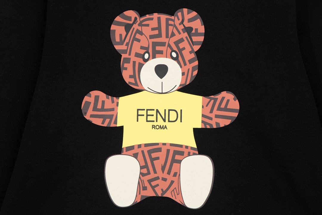 【FENDI  公式旗艦店】フェンディ  丸首の衛衣 スウェット ご好評に付き再入荷  240925