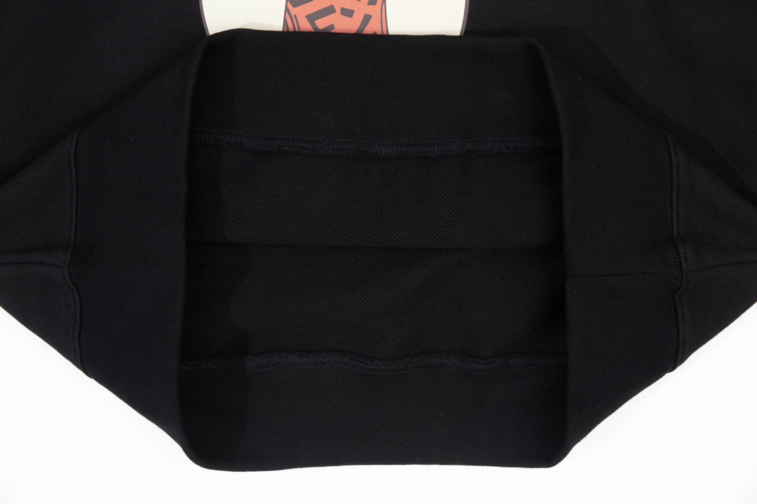 【FENDI  公式旗艦店】フェンディ  丸首の衛衣 スウェット ご好評に付き再入荷  240925