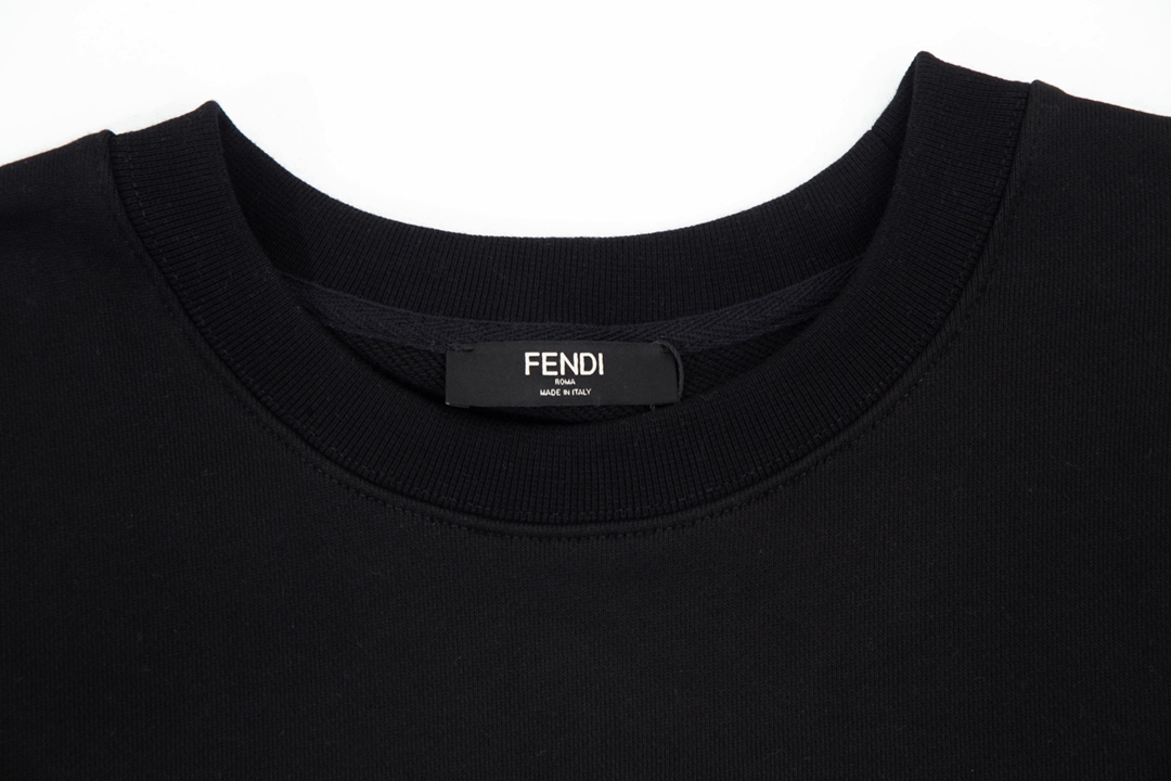 【FENDI  公式旗艦店】フェンディ  丸首の衛衣 スウェット ご好評に付き再入荷  240925