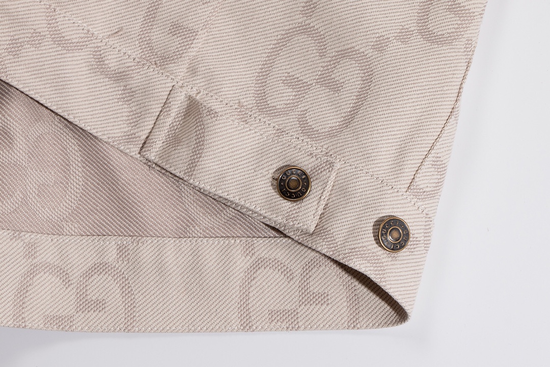 【GUCCI  公式旗艦店】グッチ   ジャケット着 好評に付き再入荷 240826