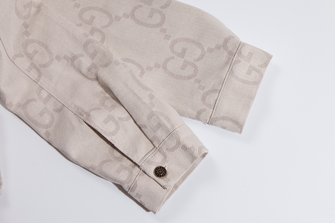 【GUCCI  公式旗艦店】グッチ   ジャケット着 好評に付き再入荷 240826