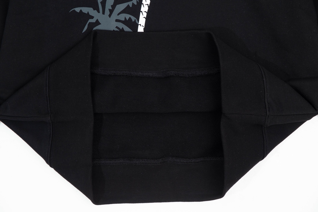 【GUCCI  公式旗艦店】グッチ 丸首の衛衣 スウェットご好評に付き再入荷 240902