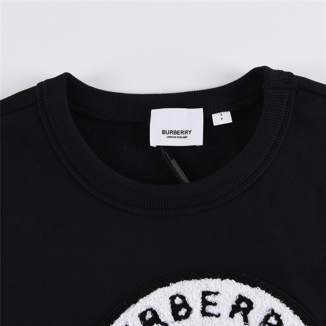 【BURBERRY   公式旗艦店】バーバリー   丸首の衛衣 スウェットご好評に付き再入荷 241025