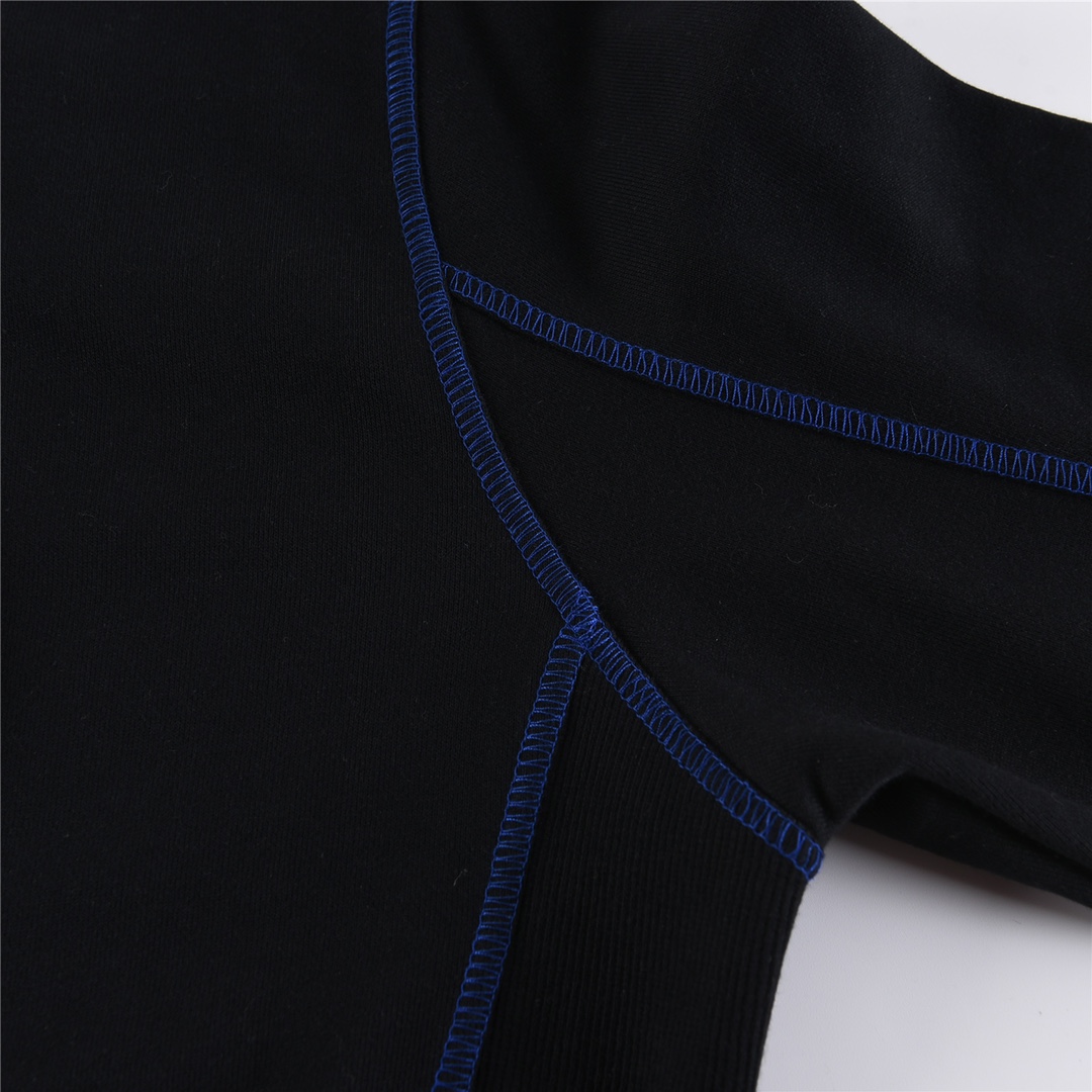 【BURBERRY   公式旗艦店】バーバリー   丸首の衛衣 スウェットご好評に付き再入荷 241025