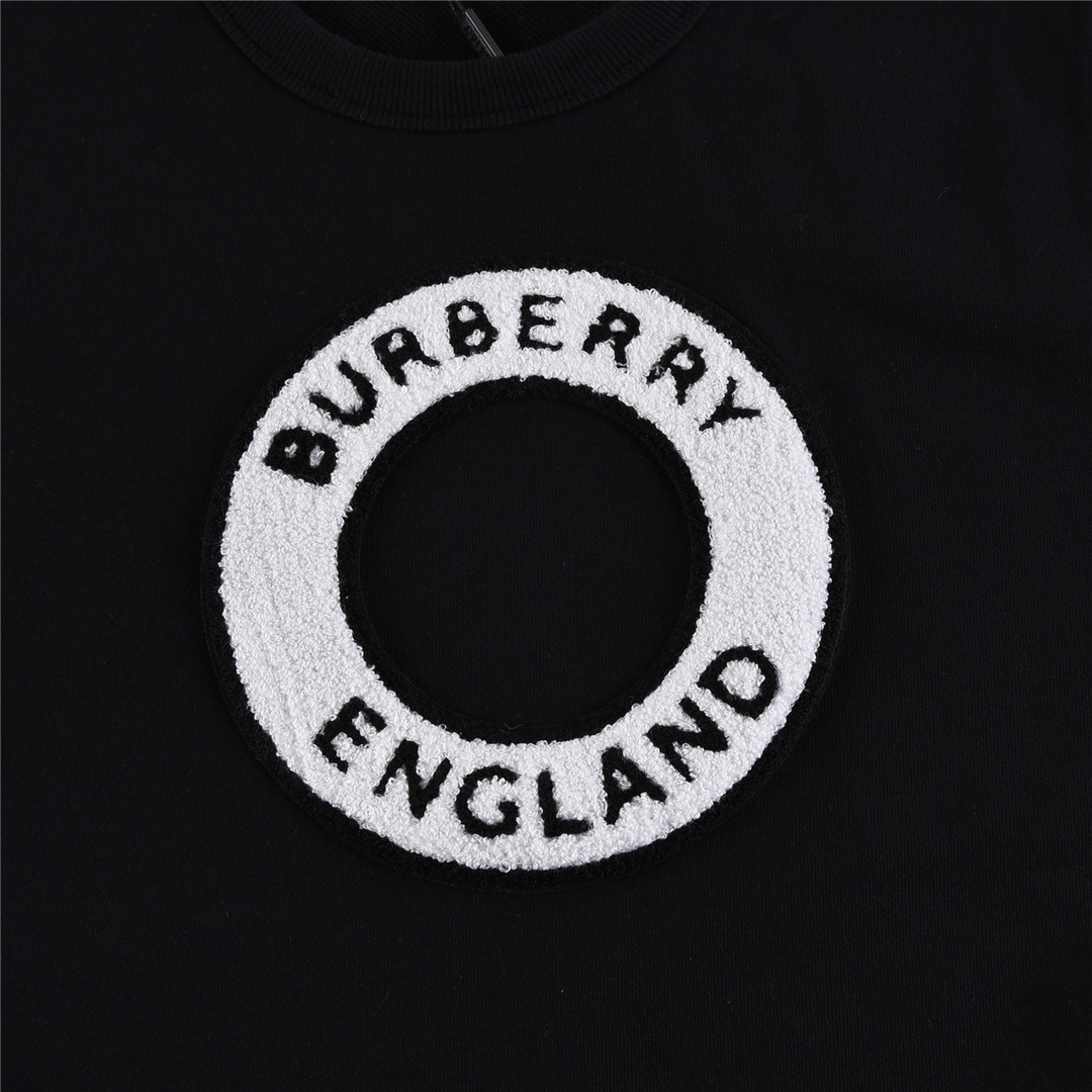【BURBERRY   公式旗艦店】バーバリー   丸首の衛衣 スウェットご好評に付き再入荷 241025