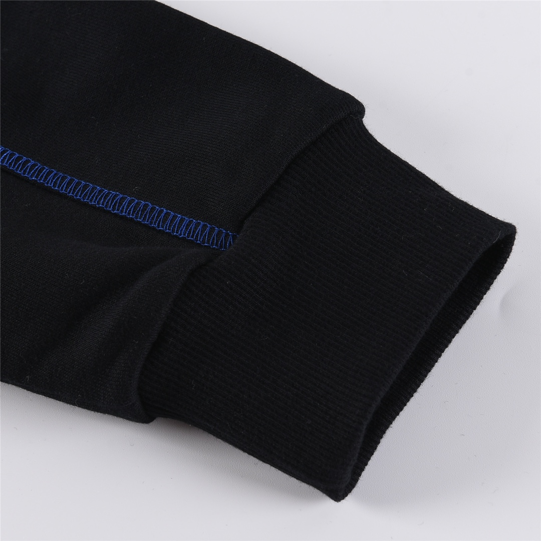 【BURBERRY   公式旗艦店】バーバリー   丸首の衛衣 スウェットご好評に付き再入荷 241025