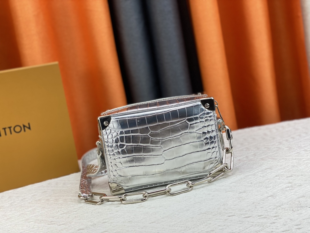 【LOUIS VUITTON 公式旗艦店】ルイヴィトン  斜めがけバッグ当日出荷 好評に付き再入荷！18.5*13*8CM