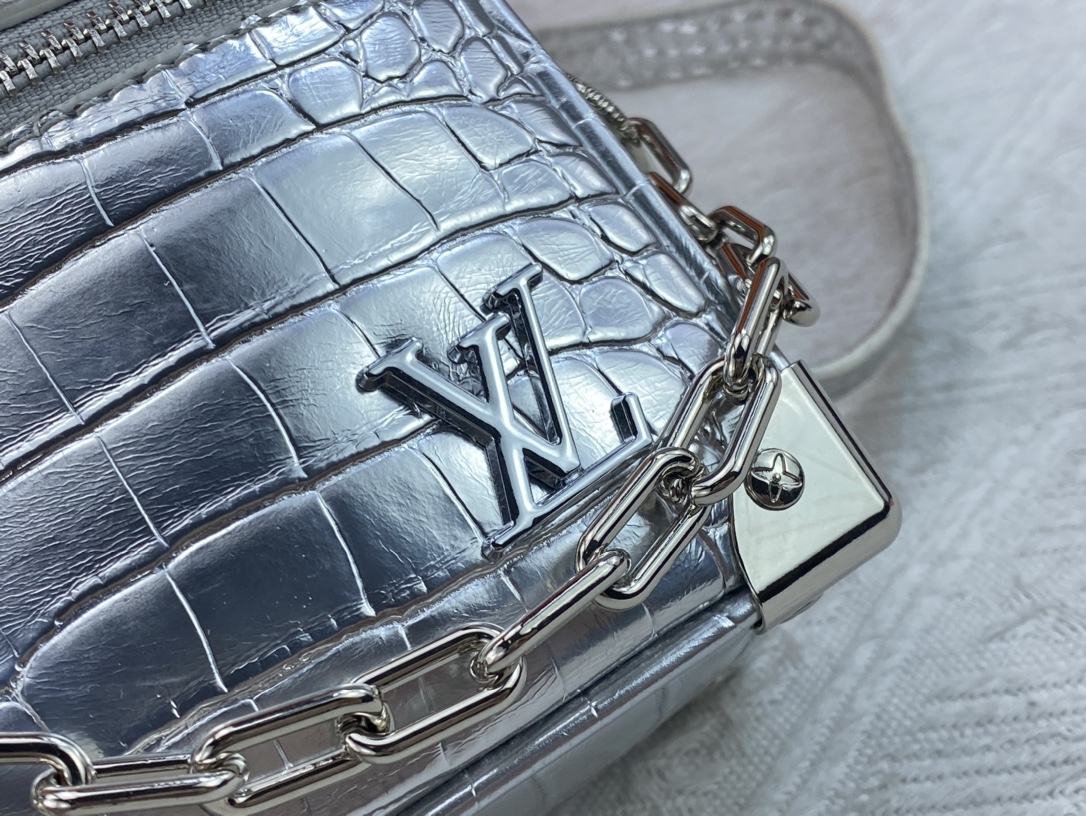 【LOUIS VUITTON 公式旗艦店】ルイヴィトン  斜めがけバッグ当日出荷 好評に付き再入荷！18.5*13*8CM