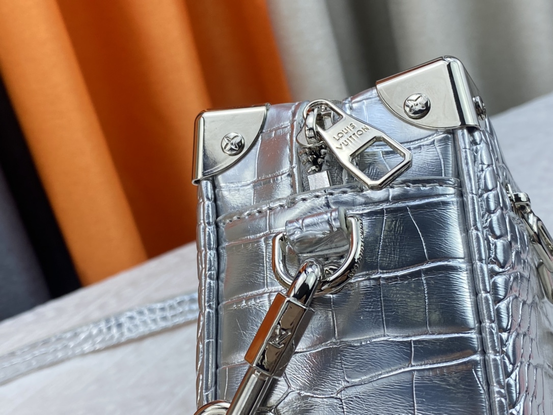 【LOUIS VUITTON 公式旗艦店】ルイヴィトン  斜めがけバッグ当日出荷 好評に付き再入荷！18.5*13*8CM