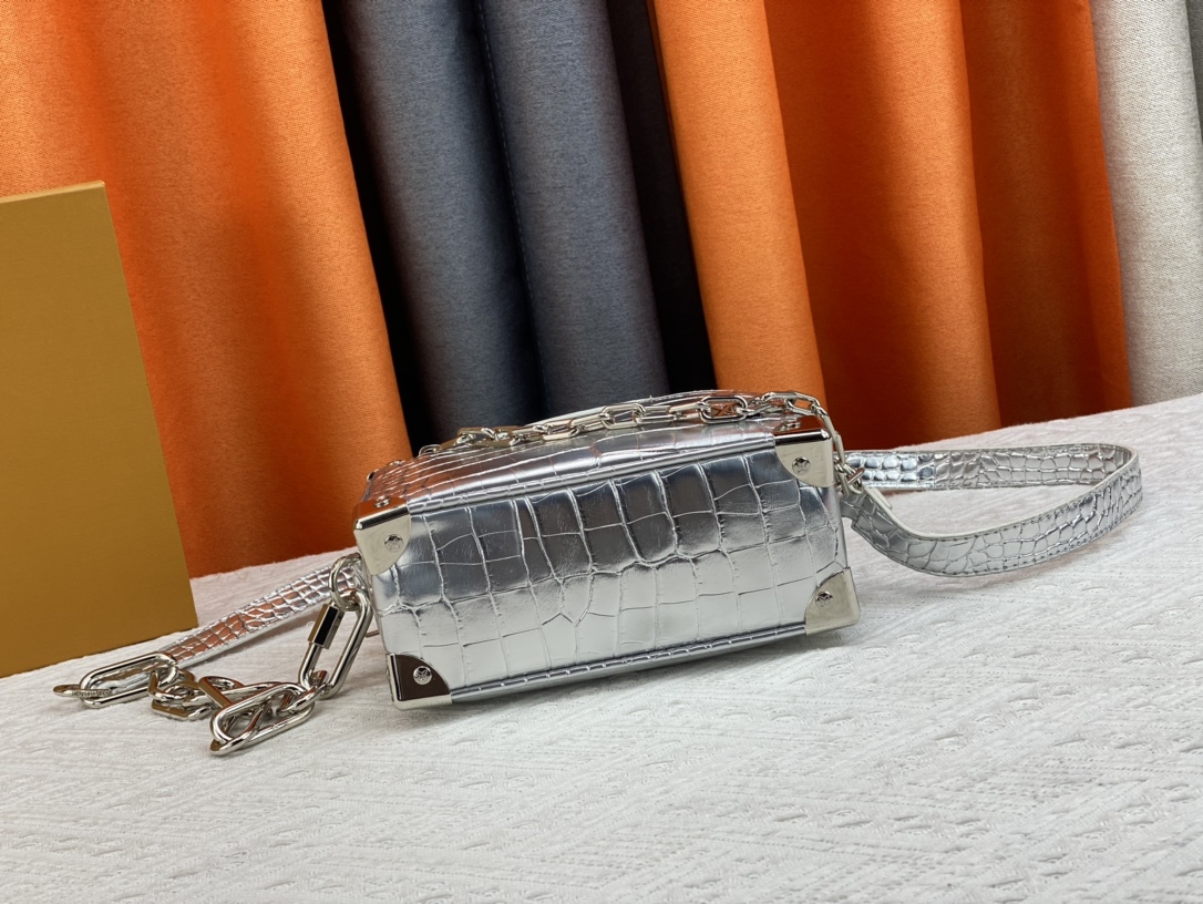 【LOUIS VUITTON 公式旗艦店】ルイヴィトン  斜めがけバッグ当日出荷 好評に付き再入荷！18.5*13*8CM