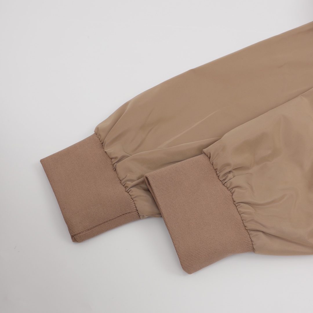 【BURBERRY  公式旗艦店】バーバリー   ジャケット着 好評に付き再入荷！241112