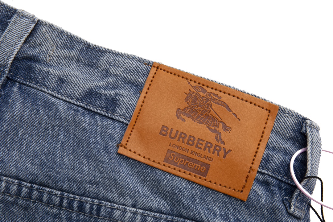 【BURBERRY 公式旗艦店】バーバリー   ジーパン  ご好評に付き再入荷！