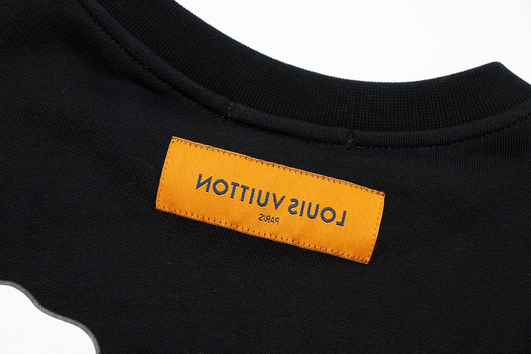 【LOUIS VUITTON  公式旗艦店】ルイヴィトン 丸首の衛衣 スウェット ご好評に付き再入荷  240902