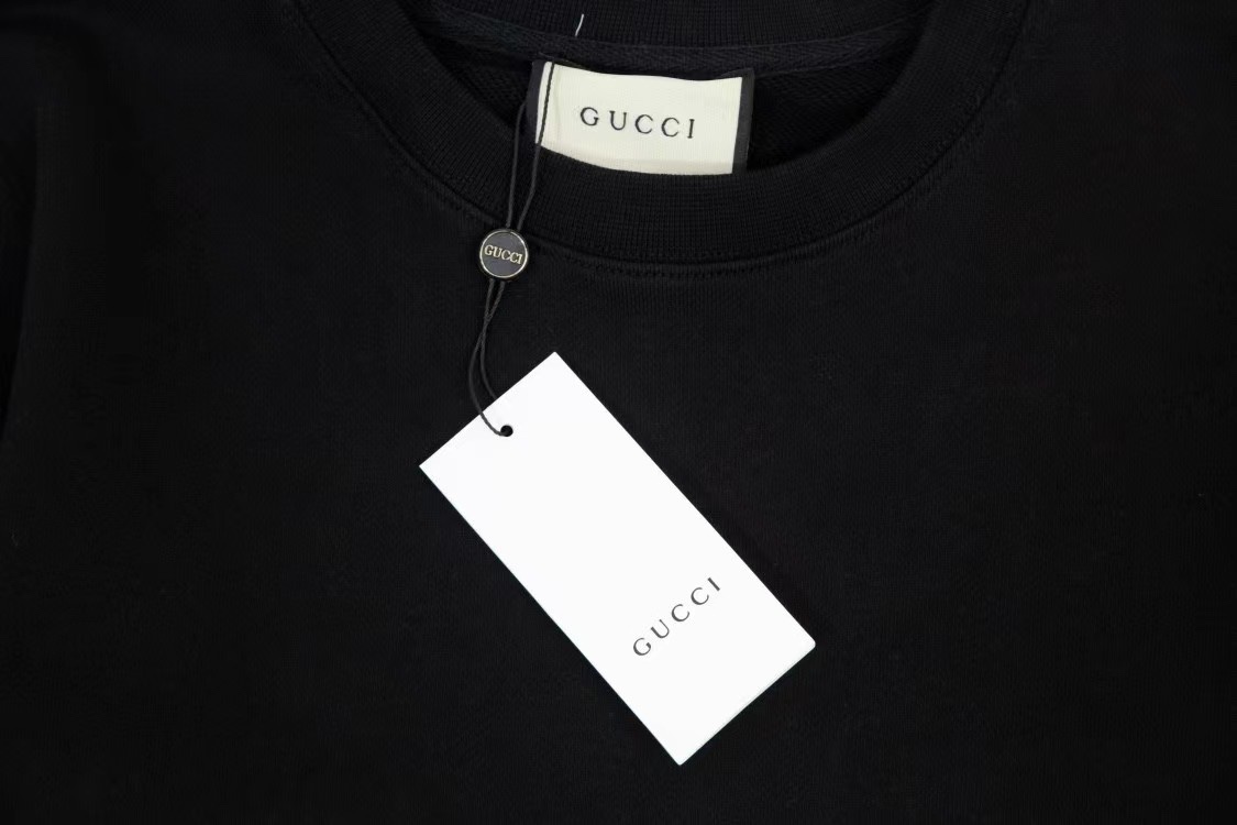 【GUCCI  公式旗艦店】グッチ 丸首の衛衣 スウェットご好評に付き再入荷 240811