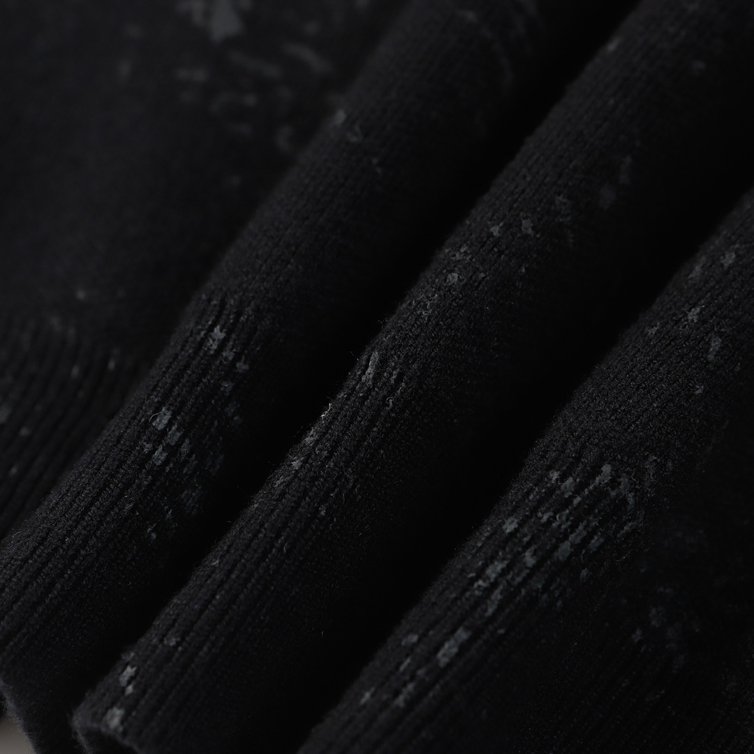 【BALENCIAGA  公式旗艦店】バレンシアガ   セーター好評に付き再入荷！ 241101