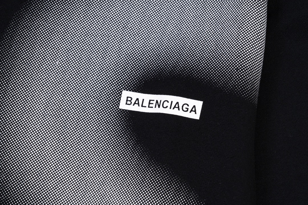 【BALENCIAGA 公式旗艦店】バレンシアガ 丸首の衛衣 スウェット ご好評に付き再入荷！