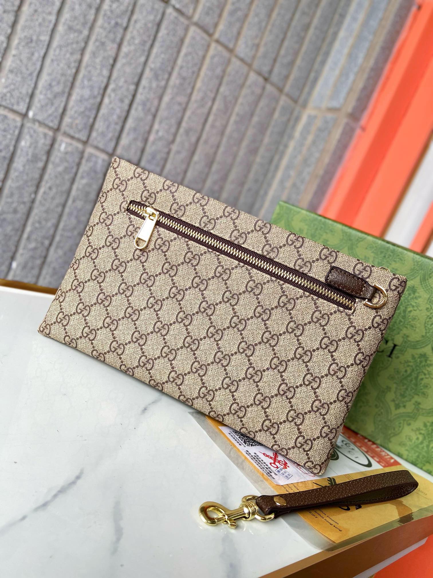 【GUCCI  公式 旗艦店】 グッチ   クラッチバッグ 当日出荷 好評に付き再入荷！28*18*2.5CM  241101