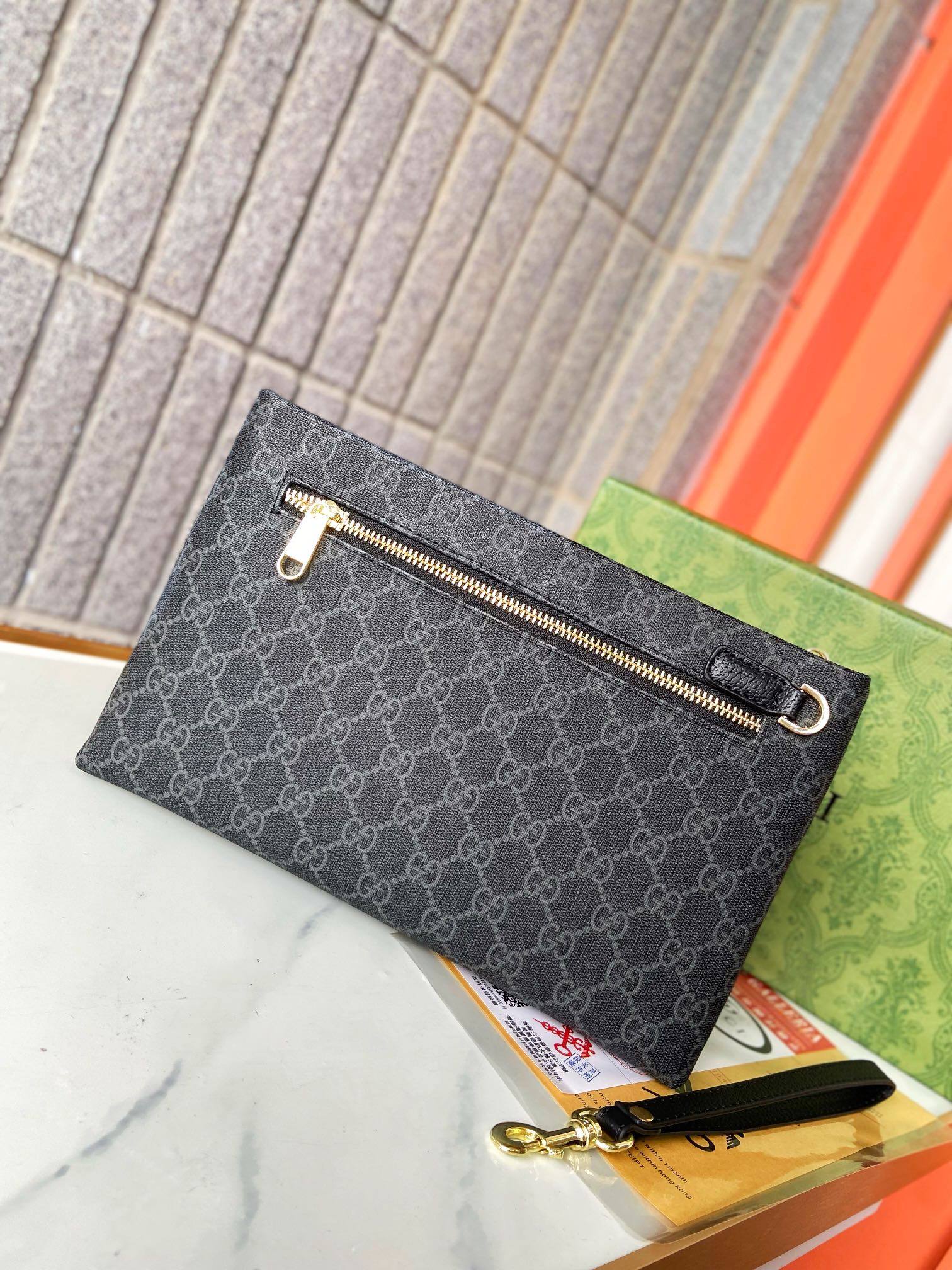【GUCCI  公式 旗艦店】 グッチ   クラッチバッグ 当日出荷 好評に付き再入荷！28*18*2.5CM  241101