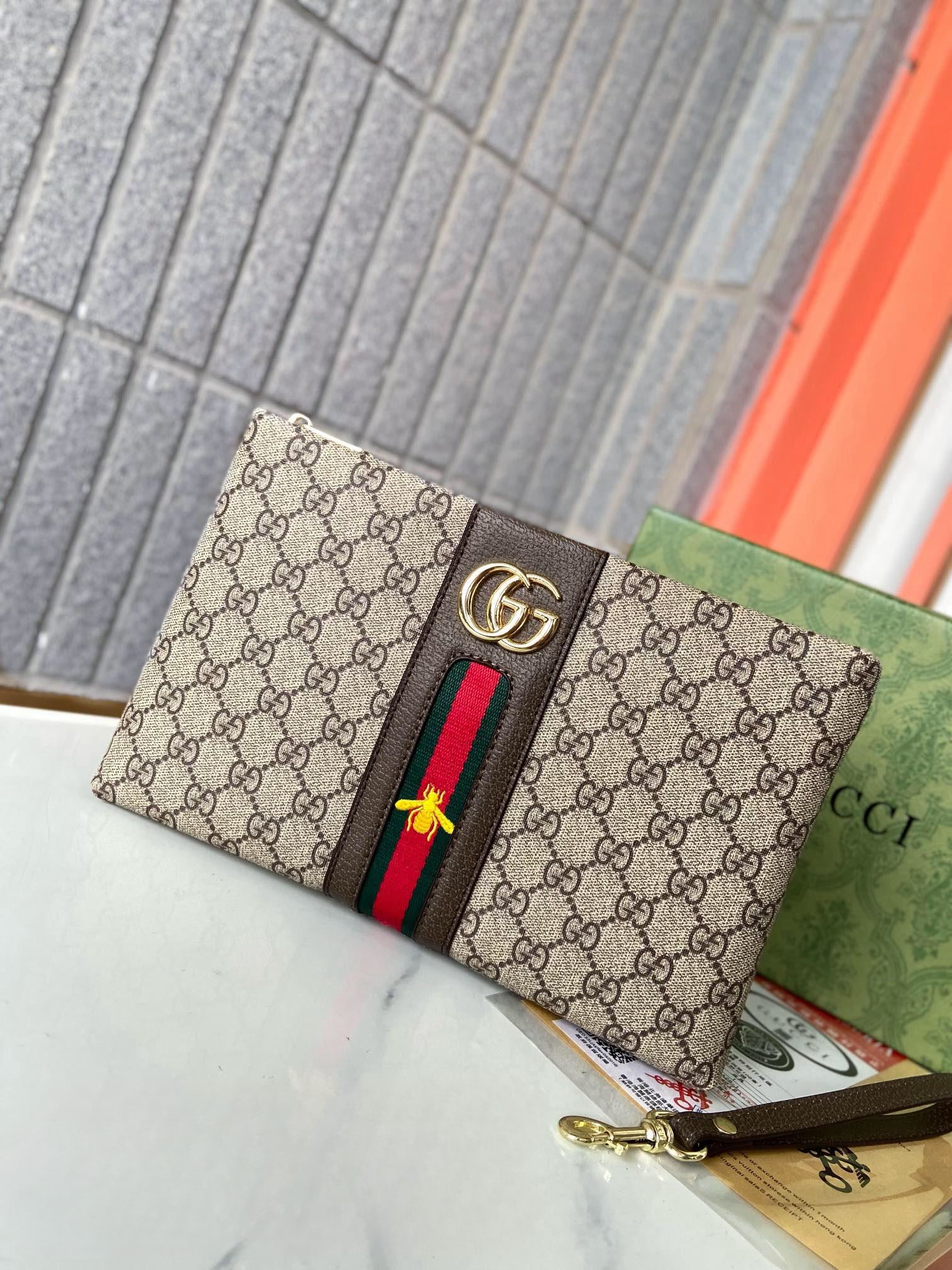 【GUCCI  公式 旗艦店】 グッチ   クラッチバッグ 当日出荷 好評に付き再入荷！28*18*2.5CM  241101