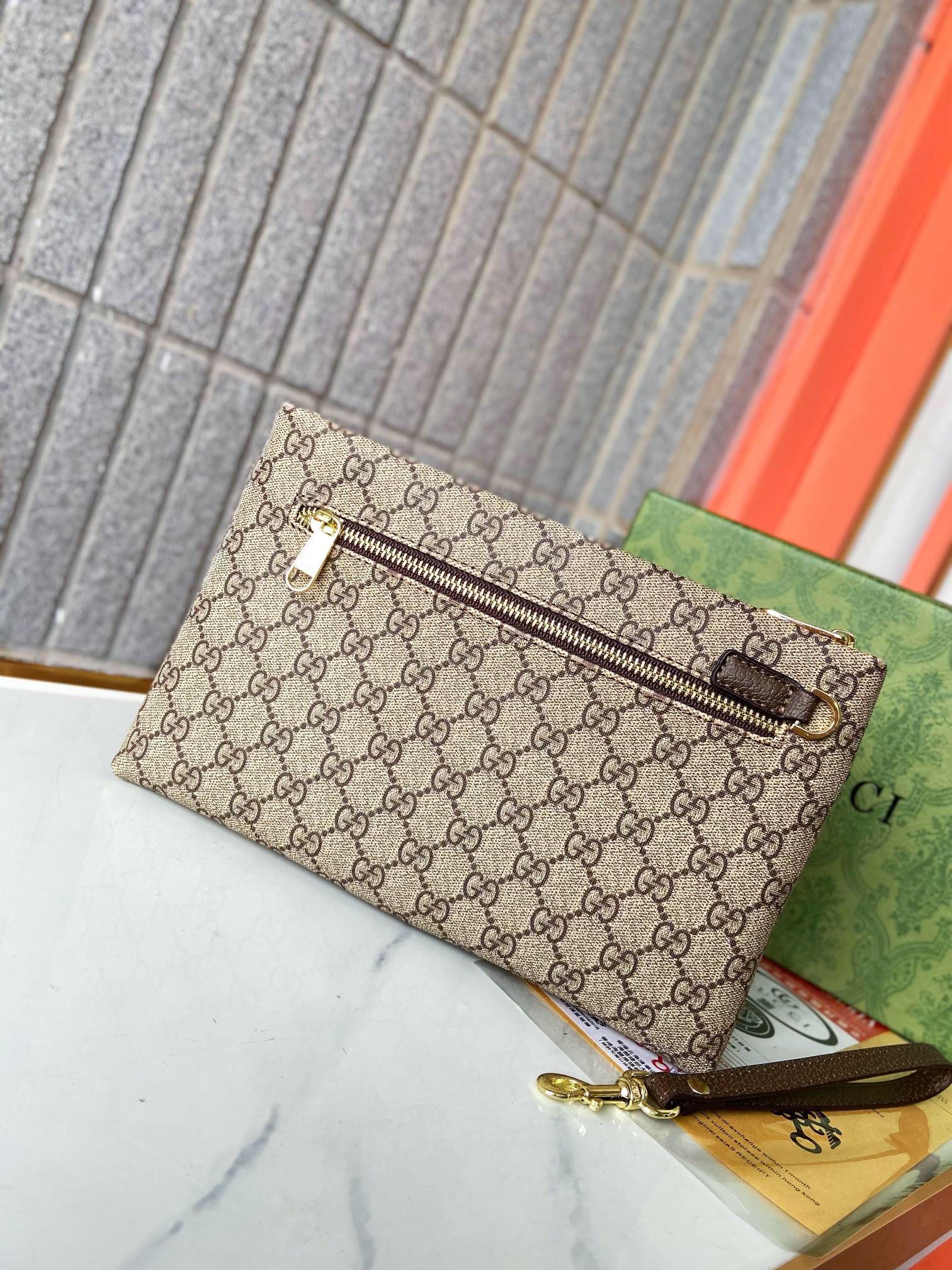 【GUCCI  公式 旗艦店】 グッチ   クラッチバッグ 当日出荷 好評に付き再入荷！28*18*2.5CM  241101